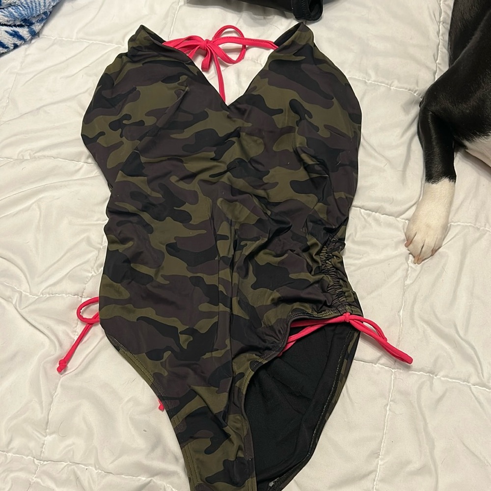 NWT SWIM - Picture 3 of 3